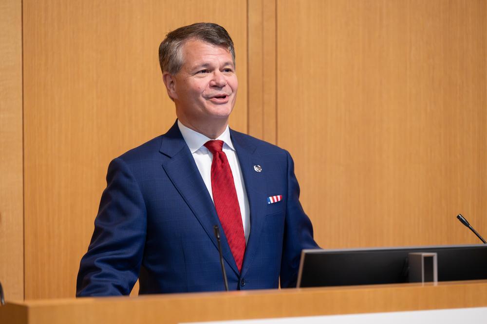 NEOMED President John Langell speaks at a podium